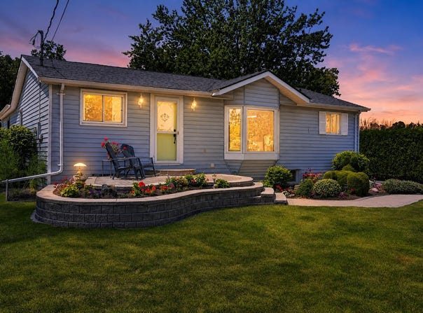 39 Riverside Dr, Kawartha Lakes, Ontario