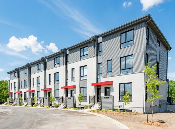 9275 Boul. de la Grande-Allée 202, Mirabel, Quebec J7J 0N6