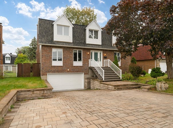 142 Rue Roger-Pilon, Dollard-des-Ormeaux, Quebec H9B 2B6