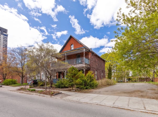 151 153 Rue Champlain, Gatineau (Hull), Quebec J8X 3R3