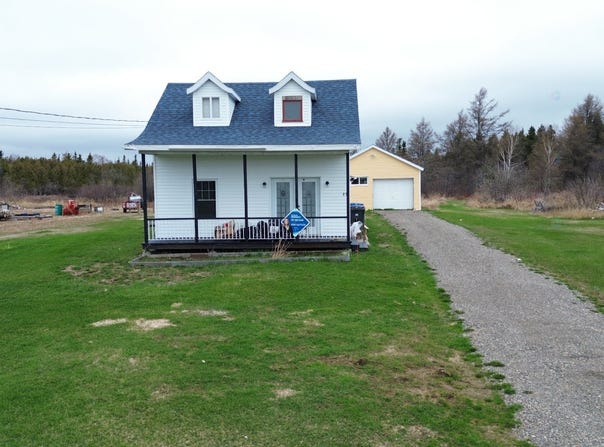 27 4e Avenue E., Paspébiac, Quebec G0C2K0