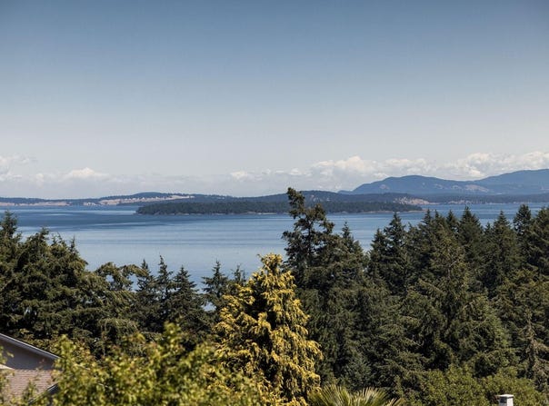 5254 Westover Pl, Saanich, British Columbia V8Y1P6