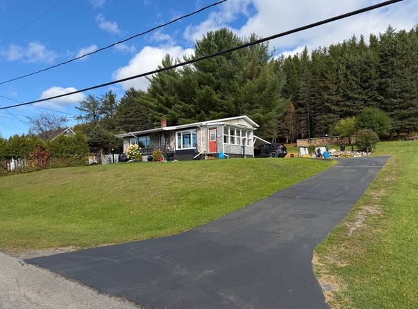 227 Rue Beaulieu, Causapscal, Quebec G0J1J0