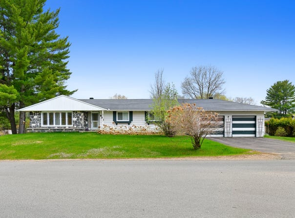 271 Rue Leguerrier O., Mansfield-et-Pontefract, Quebec J0X1R0