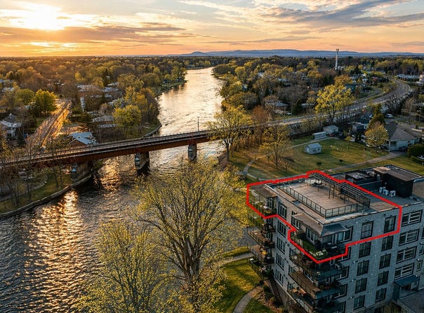 1298 Ch. du Bord-de-l'Eau PH501, Laval (Sainte-Dorothée), Quebec H7Y 1C1
