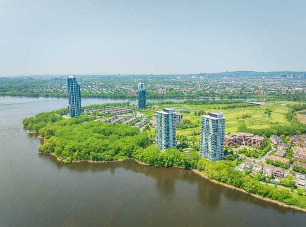 250 Ch. de la Pointe-Sud, Montréal, Quebec H3E0A8