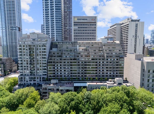 360 Bloor St E, Toronto, Ontario M4W