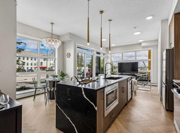 330 Dieppe Drive SW 103, Calgary, Alberta T3E 2L4