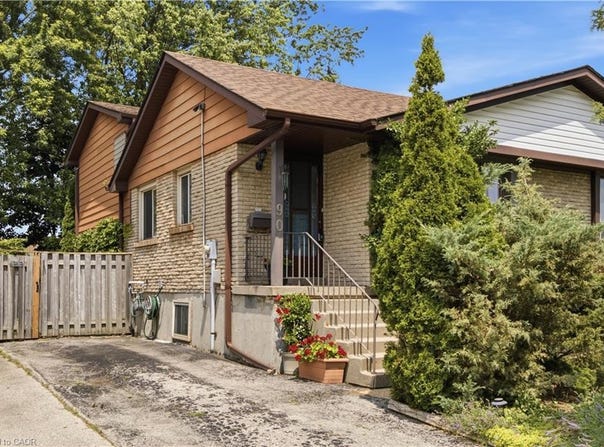 90 Halifax Drive, Waterloo, ON, Kitchener, Ontario N2B-3K7
