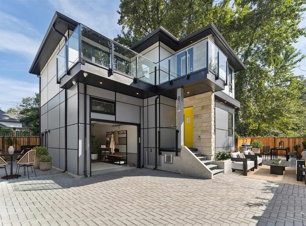 842 St. Denis Avenue, North Vancouver, British Columbia V7J 2G4