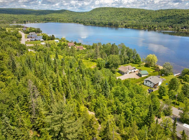 Ch. du Lac-Huron, Lac-aux-Sables, Quebec G0X1M0