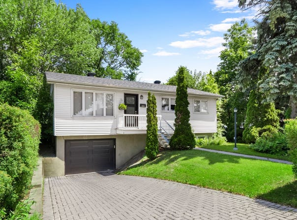 2229 Rue de Mexico, Chomedey, Quebec H7M3E1