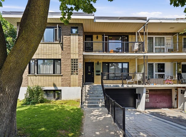 5771 5773 Av. Melling, Côte-Saint-Luc, Quebec H4W 2C6