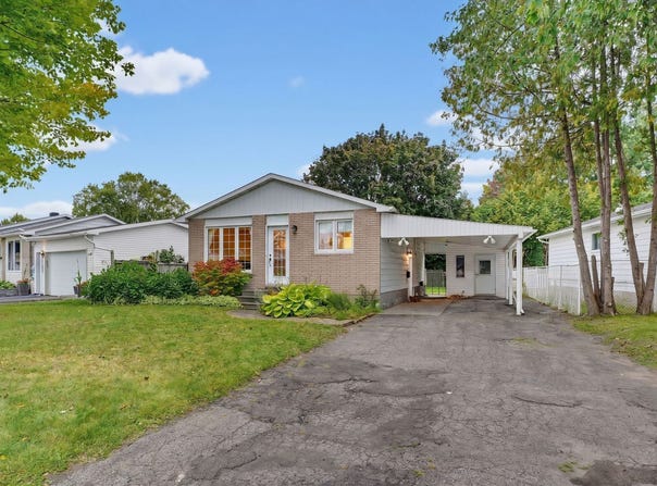 352 Rue A.-Gibeault, Gatineau, Quebec J8R1B7