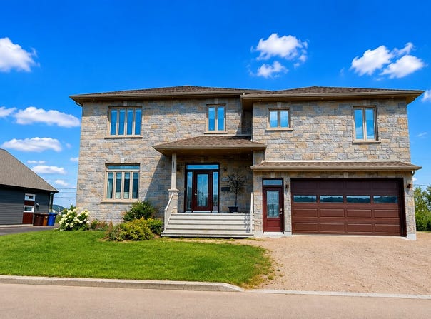 1787 Rue Gabriel, Chicoutimi, Quebec G7J0G4