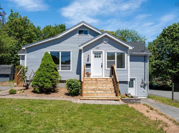 127 Crescent Drive, New Minas, Nova Scotia B4N 3G9