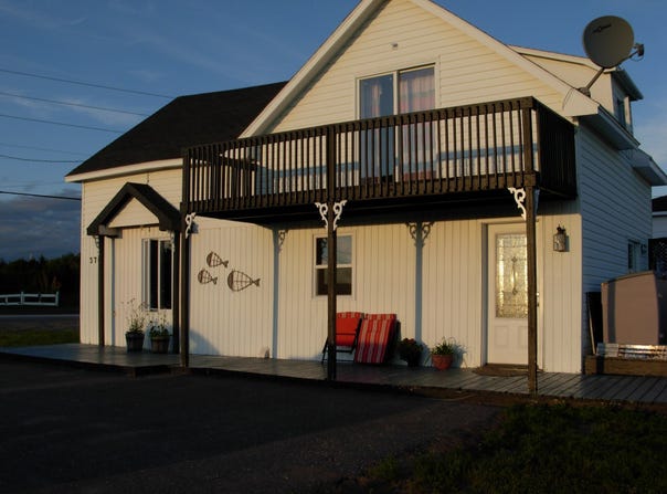 376 Rue Jacques-Cartier, Rivière-au-Tonnerre, Quebec G0G2L0