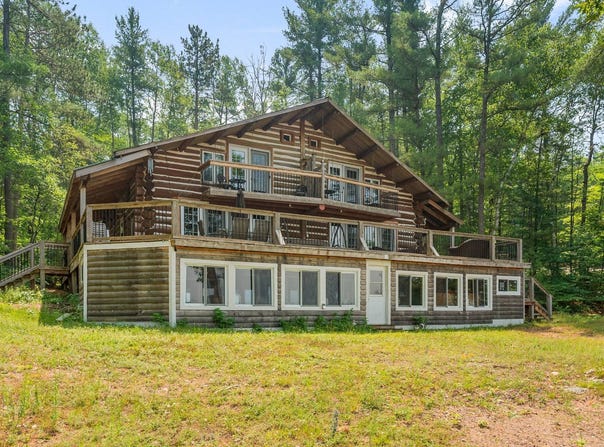 1 Ch. Harmony Bay, L'Île-du-Grand-Calumet, Quebec J0X1K0