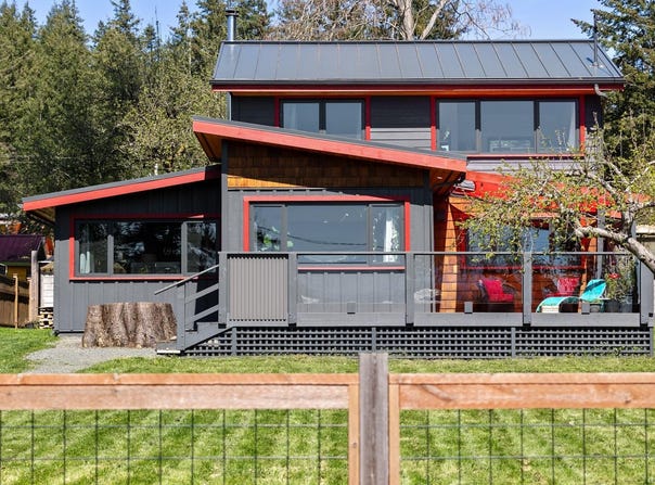 1304 Midden Rd, Comox, British Columbia V9M 2R6