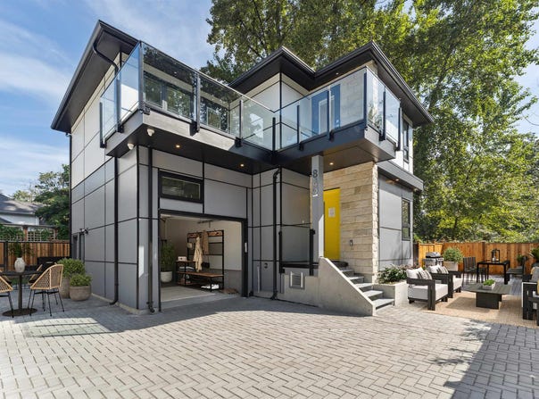 842 St. Denis Avenue, North Vancouver, British Columbia V7J 2G4