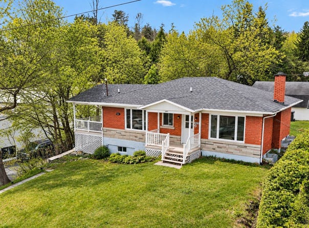 303 Rue Queen, Sherbrooke, Quebec J1M1K8