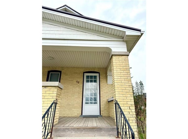 48 Walter Street A, Waterloo, ON, Kitchener, Ontario N2G-1S1