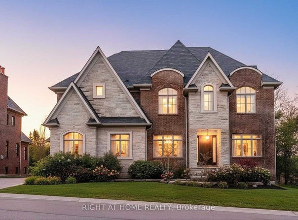15 Davina Circle, Aurora, Ontario L4G0M2