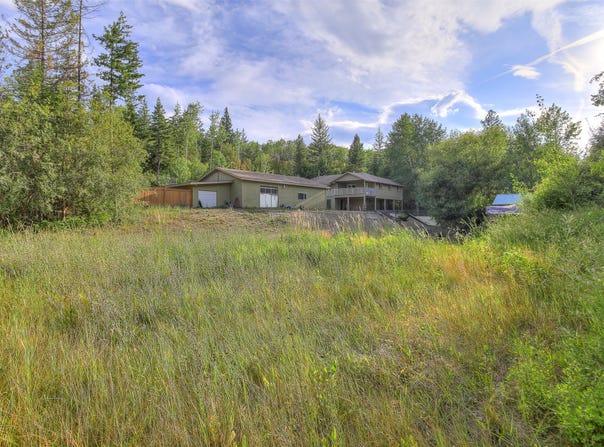 3525 McKellar Road, West Kelowna, British Columbia V4T 1W1