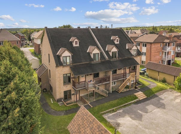 645 Boul. des Hautes-Plaines, Hull, Quebec J8Z3E2