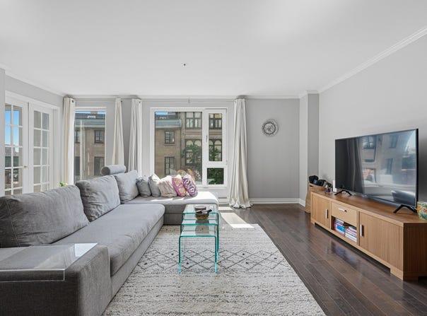 329 Rue Notre-Dame E. 122, Montréal (Ville-Marie), Quebec H2Y 3Z9