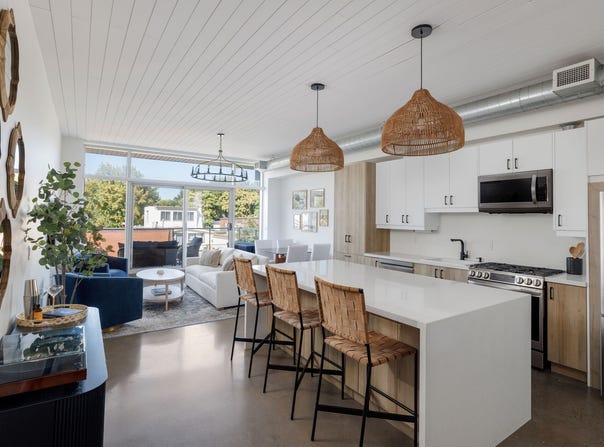 747 Queen St E, Toronto, Ontario M4M 1H3