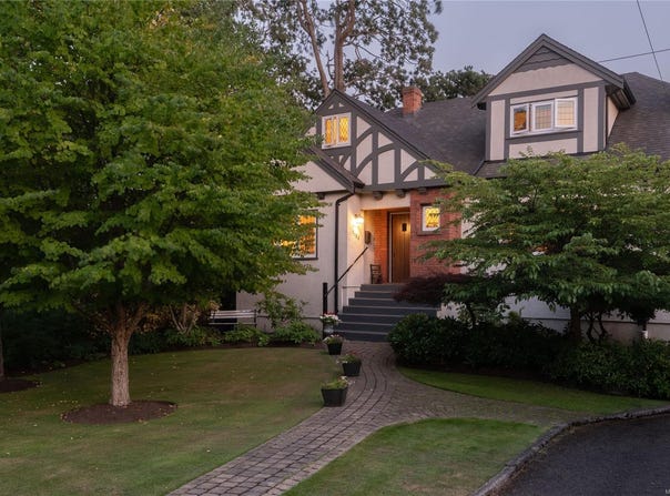 2125 Central Ave, Oak Bay, British Columbia V8S 2R4