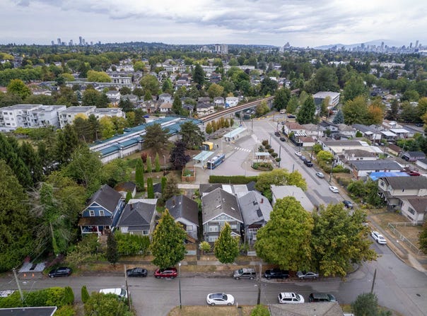 2474 E 24th Avenue, Vancouver, British Columbia V5R 5X6