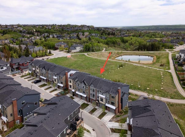 74 Spring Willow Close SW, Calgary, Alberta T3H 6E8