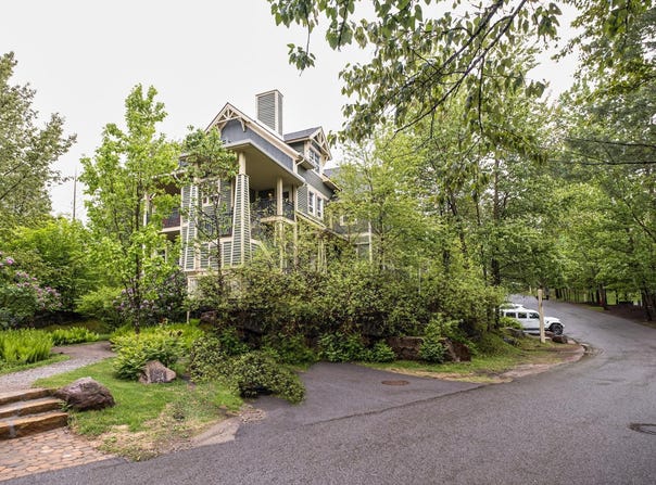 217 Ch. des Quatre-Sommets 3, Mont-Tremblant, Quebec J8E 1C6