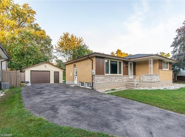 136 Macgregor Crescent, Waterloo, Ontario N2J 3W9