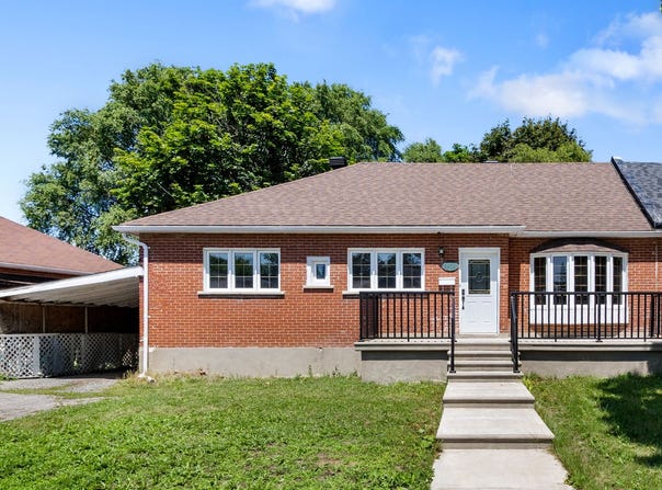 2375 Rue Paton, Saint-Laurent, Quebec H4M2C7