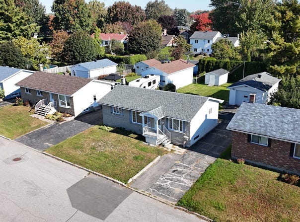 42 Rue Bellevue, Trois-Rivières, Quebec G9B1H6