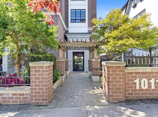 1011 Burdett Ave 105, Victoria, British Columbia V8V 3G9