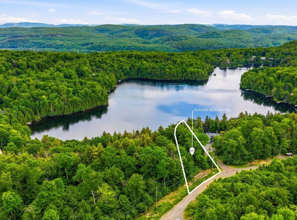 Ch. des Mésanges, Shawinigan, Quebec G0X 2V0