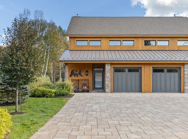 1254 Allée des Chevaux-Blancs, Mont-Tremblant, Quebec J8E 0L2