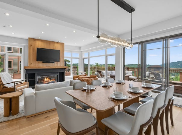 168 Ch. au Pied-de-la-Montagne 4, Mont-Tremblant, Quebec J8E 3M2