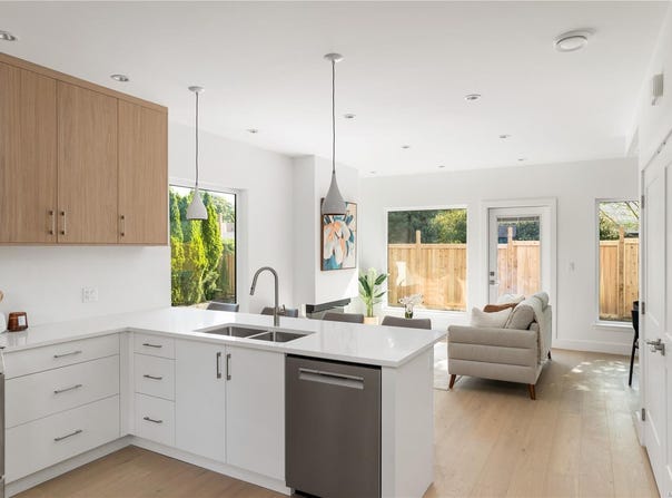 2118 Pentland Rd 4, Oak Bay, British Columbia V8S 2W4