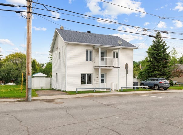 121 Rue Sacré-Coeur E., Alma, Quebec G8B1A7
