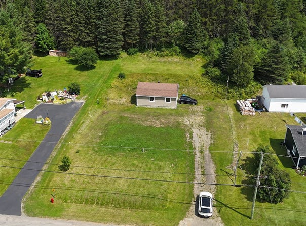 225 Rue Beaulieu, Causapscal, Quebec G0J1J0