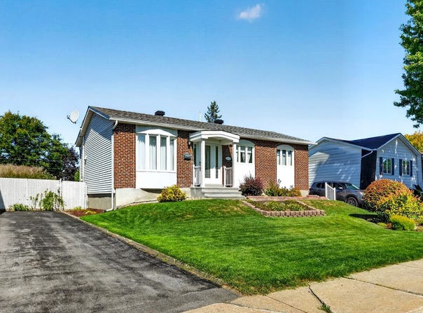 4510 Rue Jasmin, Saint-Hubert, Quebec J3Y7B3