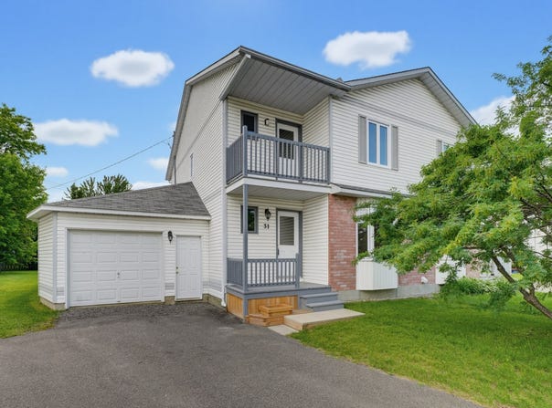 31 Rue de Castagnier, Gatineau, Quebec J8R2N9