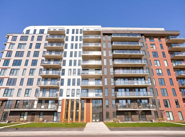 10 Av. Donegani 1001, Pointe-Claire, Quebec H9R 0H2
