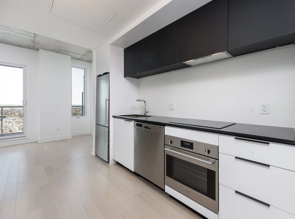 60 Rue de l'Éclipse 2513, Brossard, Quebec J4Z 0T8