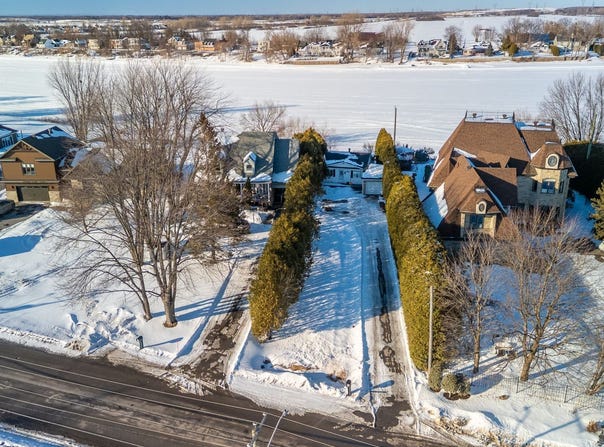 10355A Boul. des Mille-Îles, Saint-François, Quebec H7A4C6